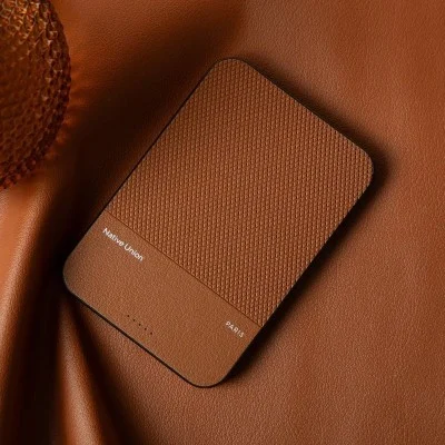 Native union (re)classic power bank 5000mah qi2 _ Tan